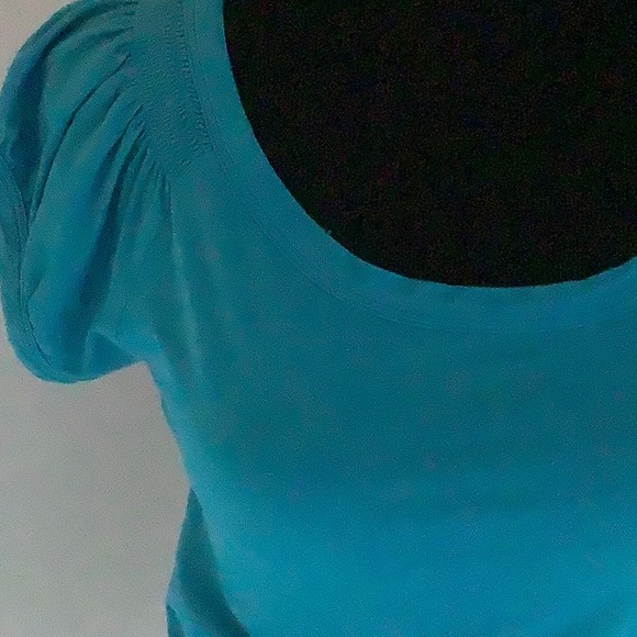Ocean blue cotton and spandex puffy sleeve casual top - Picture 2 of 4